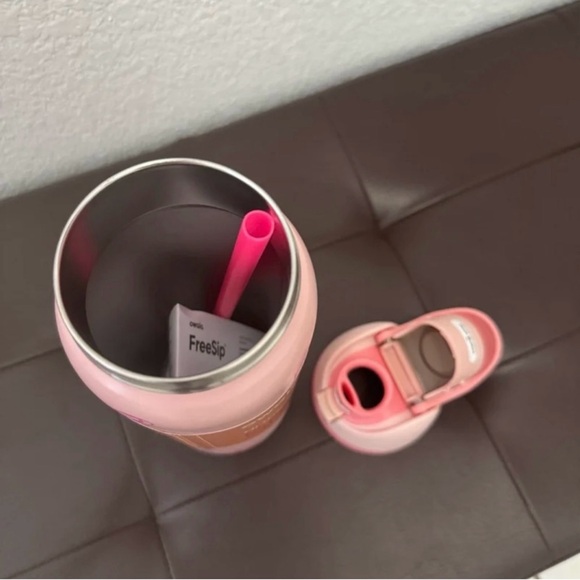 Pink Owala Hello Kitty Water Bottle freesip 32 oz Sanrio Bow! New with box! - Picture 4 of 4